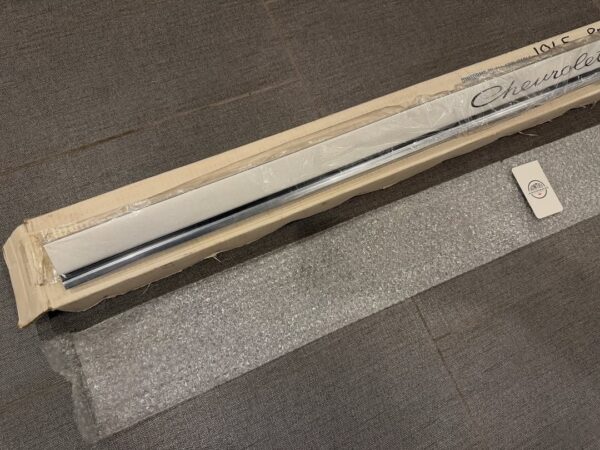 r07qxo-r%e2%a4%93download-2-3 1965 Chevy Impala Rear Trunk Center Molding
